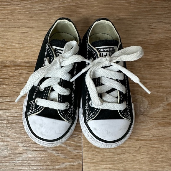 Converse Toddler Unisex Size 6 Chuck Taylor All Star Low-Top Sneakers - Picture 6 of 10